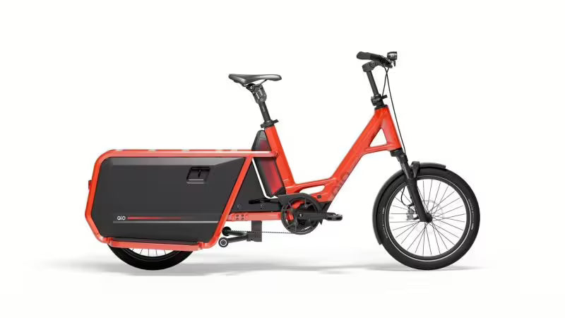 QiO Long CLAx E-Cargorad in Imola Red – Tiefeinsteiger mit 100 Lux Frontlicht