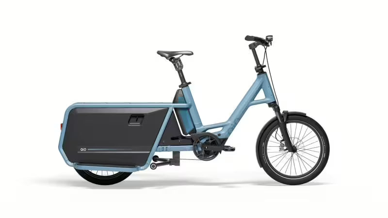 QiO Long CLAx E-Cargorad in Retro Blue Matt – Cargo E-Bike mit MIK HD Gepäckträger