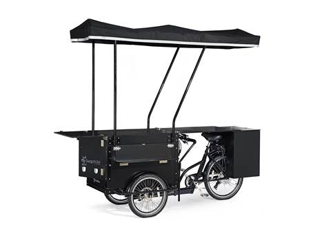 Cargobike Café – ausgeklappte Seitenarbeitsplatten mit aufgestellter Markise