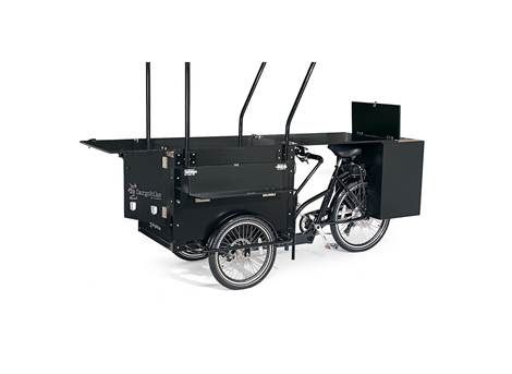 Cargobike Café – Frontschrägansicht mit geöffneter Arbeitsplatte und Heckstaufach
