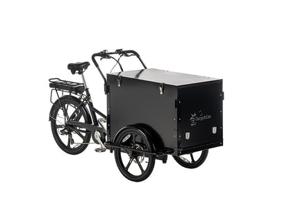 Cargobike Classic Box E-Lastenrad Dreirad schwarz – Schrägansicht rechts mit geschlossener Ladebox