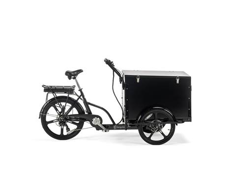 Cargobike Classic Box E-Lastenrad Dreirad schwarz – Seitenansicht links mit geschlossener Ladebox