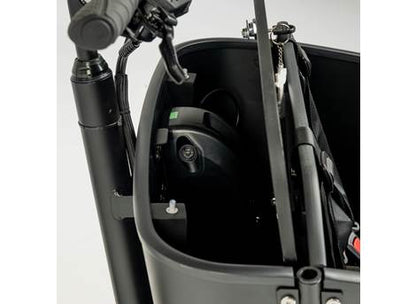 Cargobike Long Lite – Akku und Ladeanschluss im Boxinneren