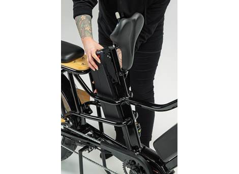 Cargobike Longtail Varia – Akku wird aus dem Rahmen entnommen
