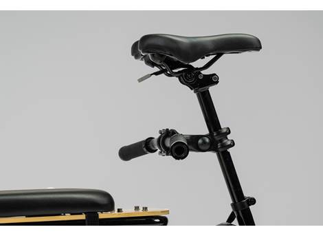 Cargobike Haltegriff für das Longtail Varia – Detailansicht von Griff und Befestigungsschellen