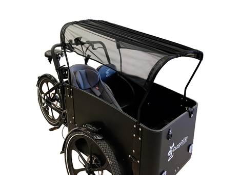Cargobike Sonnenschutz 4 Kinder – wird über den vorhandenen Verdeckrahmen gezogen